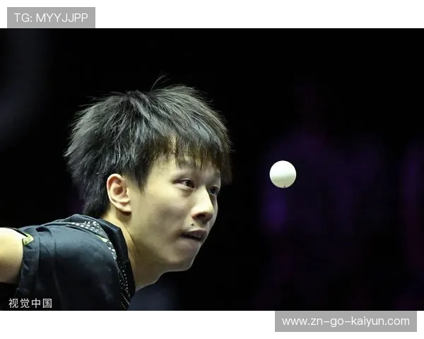 林高远-刘诗雯混双夺冠后相拥庆祝，张超场外指导激动振臂