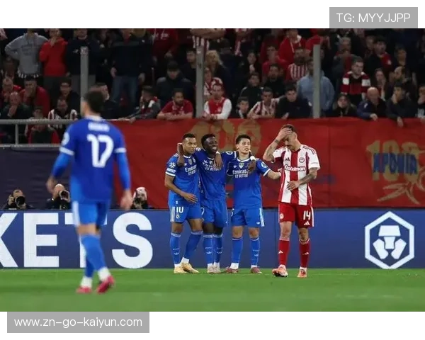 水晶宫马特塔头球破门创年度首球，主场球迷沸腾